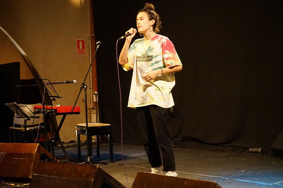 Marta B Se Proclama Ganadora Del Poetry Slam Lleida De Octubre 2019